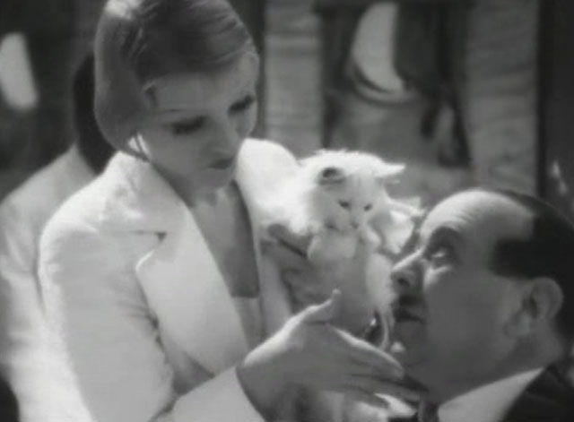 En stilla flirt - Diddi Tutta Rolf holding white cat Murre