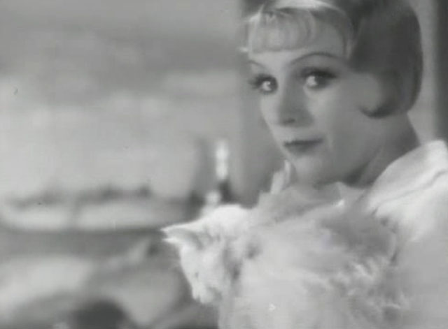 En stilla flirt - Diddi Tutta Rolf holding white cat Murre