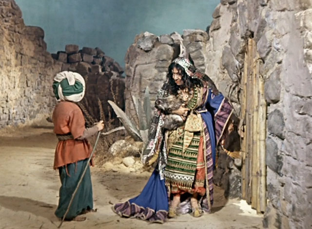 Die Geschichte vom kleinen Muck - The Story of Little Mook - Johannes Maus meeting Ahavzi Trude Hesterberg holding mottled longhair tortoiseshell cat Ibrahim