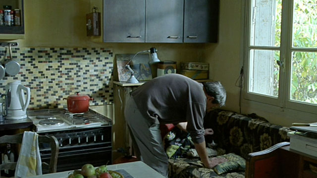 Histoire de Marie et Julien - The Story of Marie and Julien - Jerzy Radziwilowicz petting tuxedo cat Nevermore Gaspard on couch