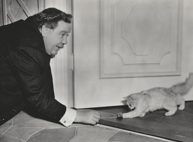 The Suspect publicity still - Charles Laughton, kitten and tassel