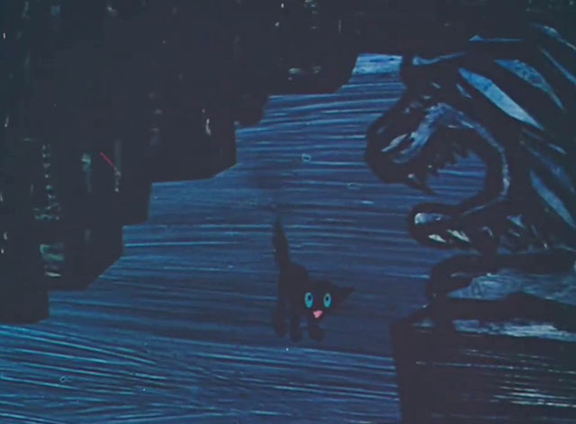 Tale of Moonlight - Shazka pro lunnyy svet - cartoon black kitten scared of lion statue in dark