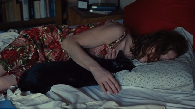 Things to Come - black cat Pandora lying beside Nathalie Isabelle Huppert crying on bed