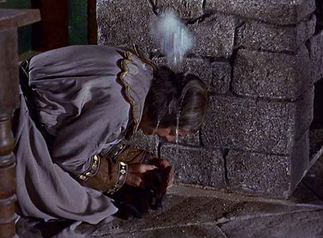 The Three Worlds of Gulliver - jar drops on head of Makovan Charles Lloyd Pack on stone floor with black cat turned red