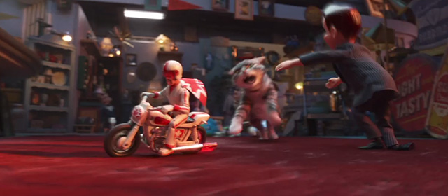Toy Story 4 - tabby cat Dragon chasing Duke Kaboom
