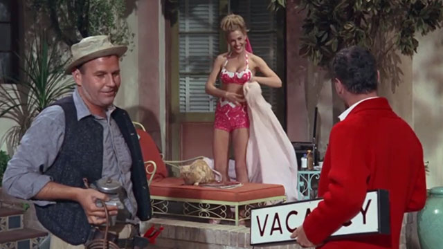 Under the Yum Yum Tree - Murphy Paul Lynde and Hogan Jack Lemmon with buxom girl with ginger tabby cat Orangey