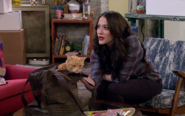 2 Broke Girls and the Fat Cat - Max and Nancy cat in bag