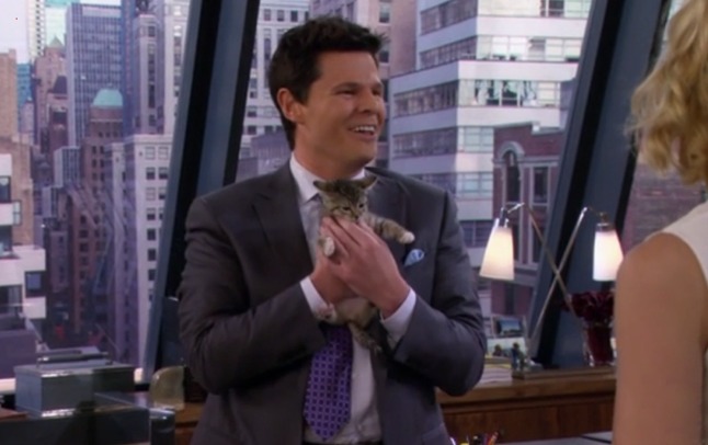 2 Broke Girls and the Fat Cat - Owen holding kitten