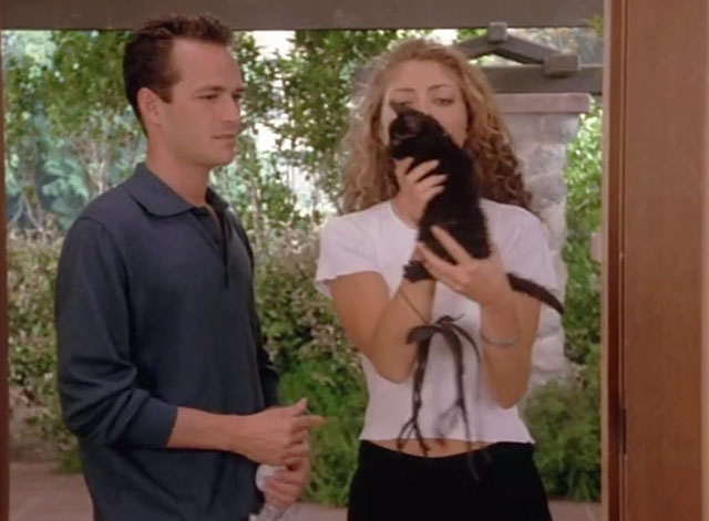 Beverly Hills 90210 - Gypsies, Cramps and Fleas - black kitten Trouble held by Toni Rebecca Gayheart with Dylan Luke Perry