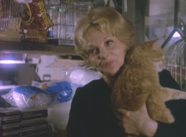 Bronk - Pilot telefilm - Shirley Joanna Moore holding ginger tabby cat Angel