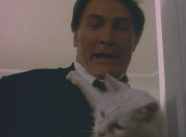 Bronk - Pilot telefilm - Alex Bronkov Jack Palance starled by falling white longhair cat Yankee