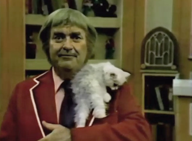 Captain Kangaroo - Good Morning, Captain - Bob Keeshan with white Persian kitten on shoulder