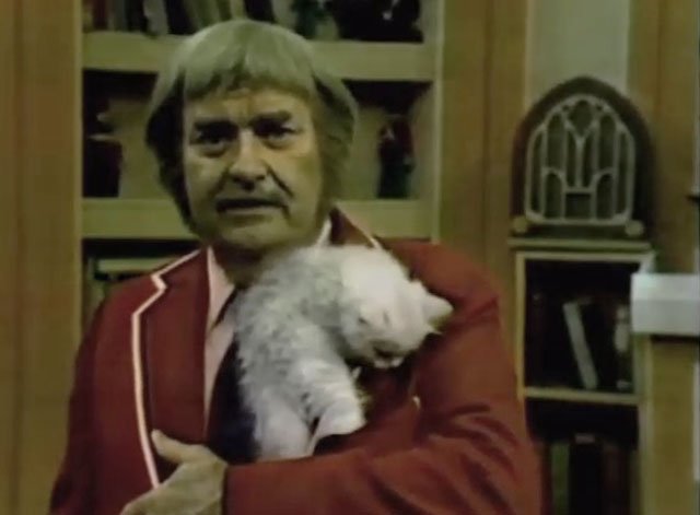 Captain Kangaroo - Good Morning, Captain - Bob Keeshan with white Persian kitten on shoulder