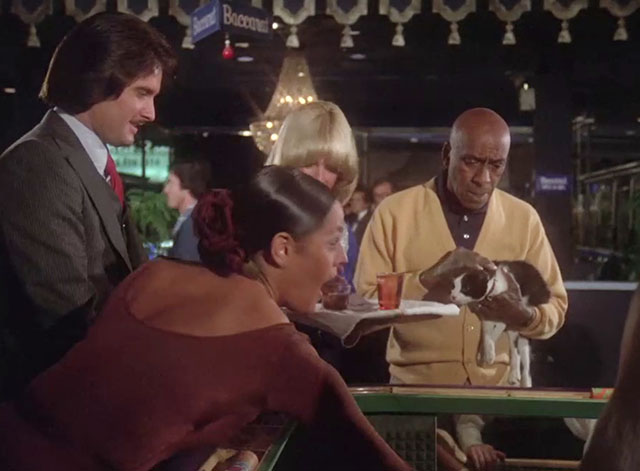 Charlie's Angels - Angels in Vegas - Jip Scatman Crothers holding tuxedo cat at craps table
