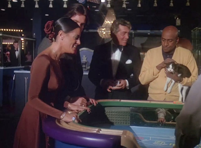 Charlie's Angels - Angels in Vegas - Frank Dean Martin with Jip Scatman Crothers holding tuxedo cat at craps table