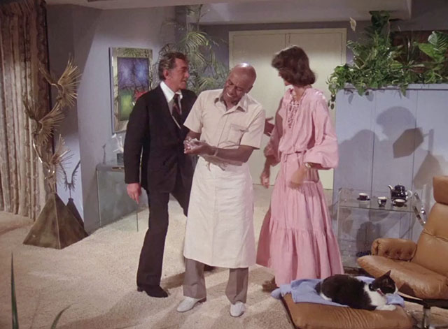 Charlie's Angels - Angels in Vegas - Frank Dean Martin, Jip Scatman Crothers, Sabrina Kate Jackson and tuxedo cat on ottoman in luxury suite