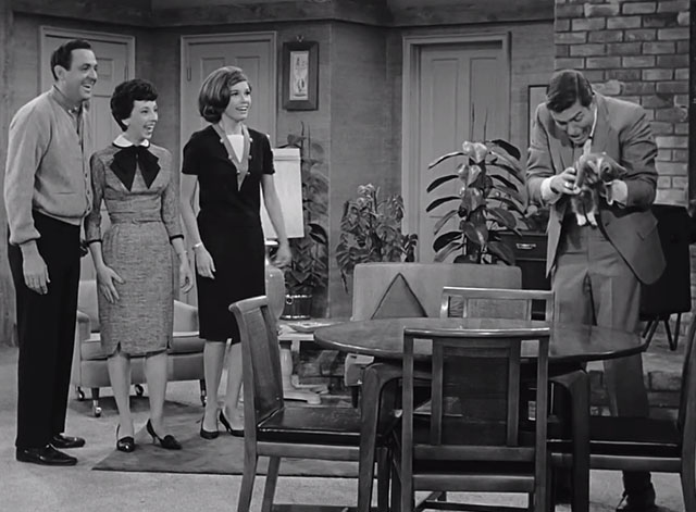 The Dick Van Dyke Show - Gesundheit, Darling - Rob holding kitten with Laura Mary Tyler Moore, Millie Ann Morgan Guilbert and Jerry Paris