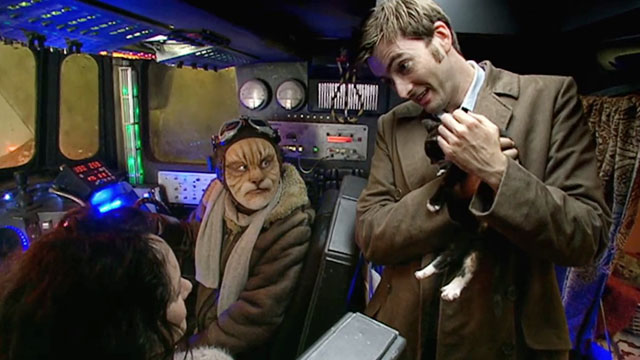 Doctor Who - Gridlock - Branigan Ardal O'Hanlon, Valerie Jennifer Hennessy with David Tennant holding tortoiseshell kitten