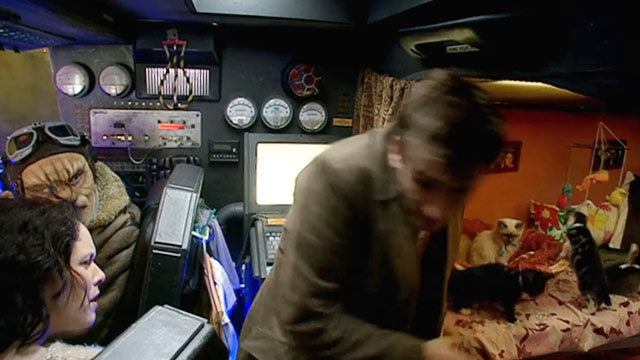 Doctor Who - Gridlock - Branigan Ardal O'Hanlon, Valerie Jennifer Hennessy with David Tennant and basket of kittens