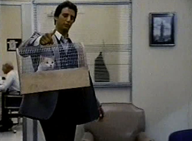 Eischied - Only the Pretty Girls Die - Detective Alessi Vincent Bufano carrying ginger and white tabby cat P.C. Waldo Kitty in carrier into office