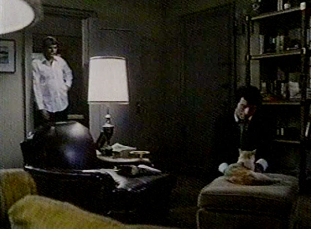 Eischied - Only the Pretty Girls Die - Joe Don Baker watching Tommy Vincent Baggetta pet ginger and white tabby cat P.C. Waldo Kitty