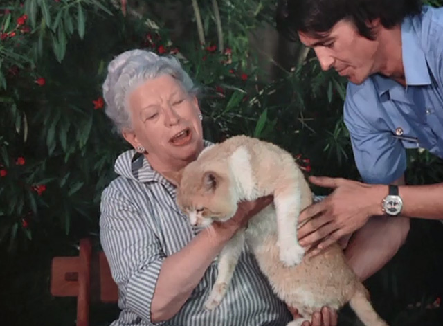 Emergency - The Unlikely Heirs - John Randolph Mantooth handing orange and white cat Simba to Mrs. Evans Elizabeth Kerr
