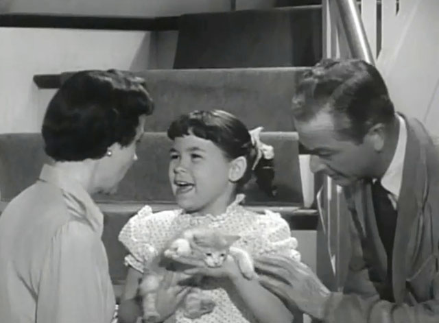 Father Knows Best - Kathy Makes Magic - Lauren Chapin holding tabby kitten Fluffy with Jane Wyatt and Robert Young