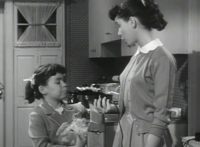 Father Knows Best - Kathy Makes Magic - Lauren Chapin holding tabby kitten Fluffy and taking phone receiver from Betty Elinor Donahue
