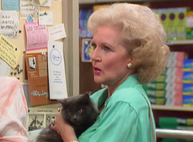 The Golden Girls - The Way We Met - Rose Betty White holding gray cat Mr. Peepers