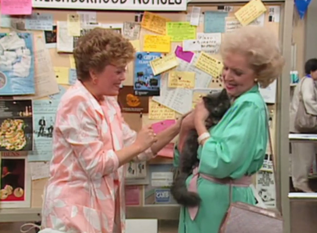 The Golden Girls - The Way We Met - Blanche Rue McClanahan and Rose Betty White holding gray cat Mr. Peepers