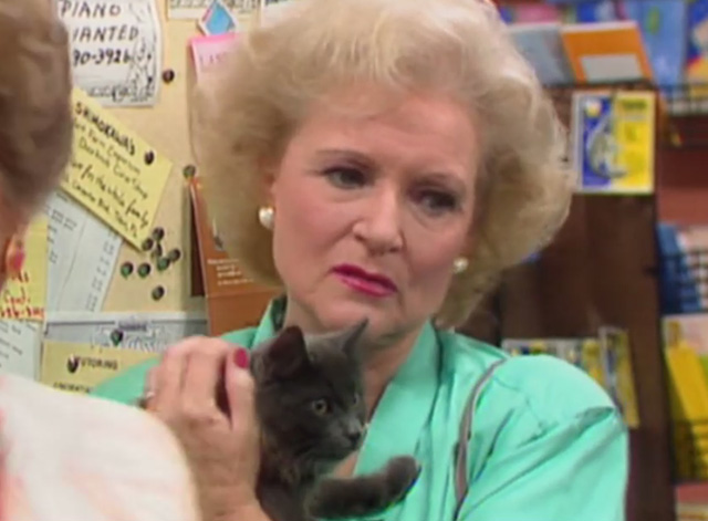 The Golden Girls - The Way We Met - Blanche Rue McClanahan and Rose Betty White holding gray cat Mr. Peepers