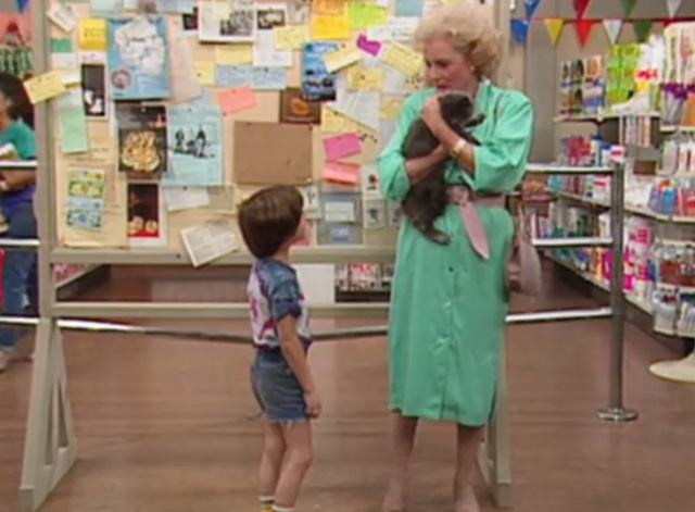 The Golden Girls - The Way We Met - little boy Edan Gross and Rose Betty White holding gray cat Mr. Peepers