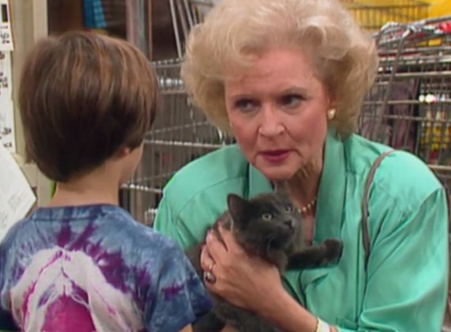 The Golden Girls - The Way We Met - little boy Edan Gross and Rose Betty White holding gray cat Mr. Peepers