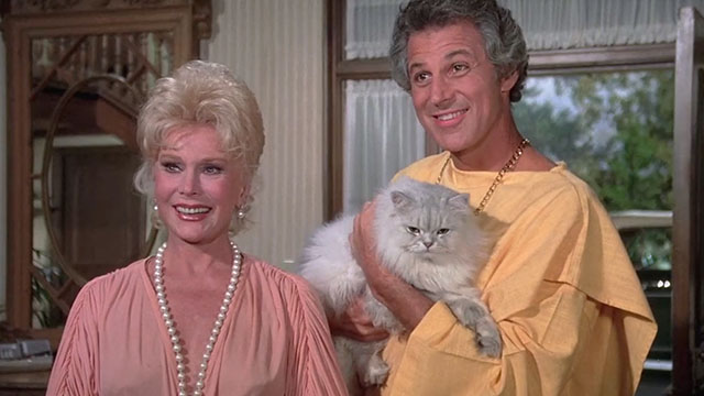 Hart to Hart - With This Hart, I Thee Wed - Aunt Renee Eva Gabor and Justin John Gabriel with silver Persian cat