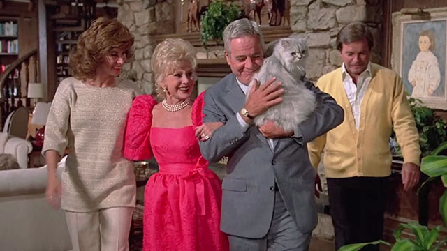 Hart to Hart - With This Hart, I Thee Wed - Jonathan Robert Wagner and Jennifer Stephanie Powers with Aunt Renee Eva Gabor and Charles William Windom holding silver Persian cat