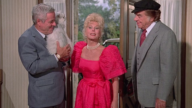 Hart to Hart - With This Hart, I Thee Wed - Aunt Renee Eva Gabor and Charles William Windom holding silver Persian cat with Max Lionel Stander