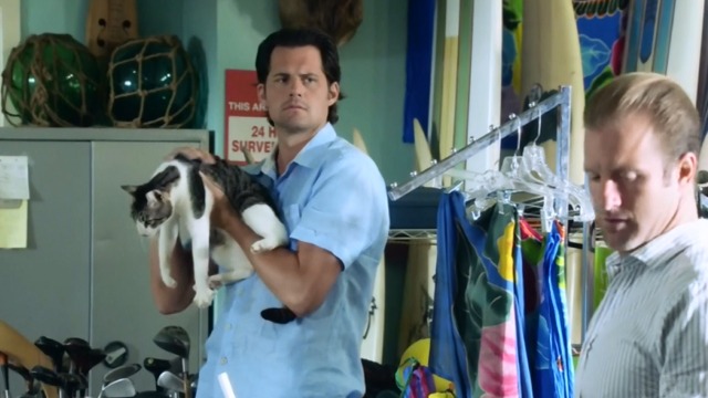 Hawaii Five-0 - Piko Pau'ioli - Hank Kristoffer Polaha holding up cat
