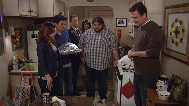 How I Met Your Mother - Blitzgiving - Lily Alyson Hannigan, Ted Josh Radnor, Barney Neil Patrick Harris, Robin Cobie Smulders, Marshall Jason Segel and Steve Jorge Garcia in kitchen with white cat and tabby cat on counter