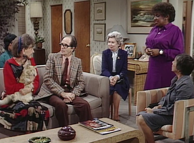 The Jeffersons - State of Mind - Louise Isabel Sanford with Mrs. Pardella Elmarie Wendel sitting on couch with longhair ginger tabby cat Mr. Whiskers