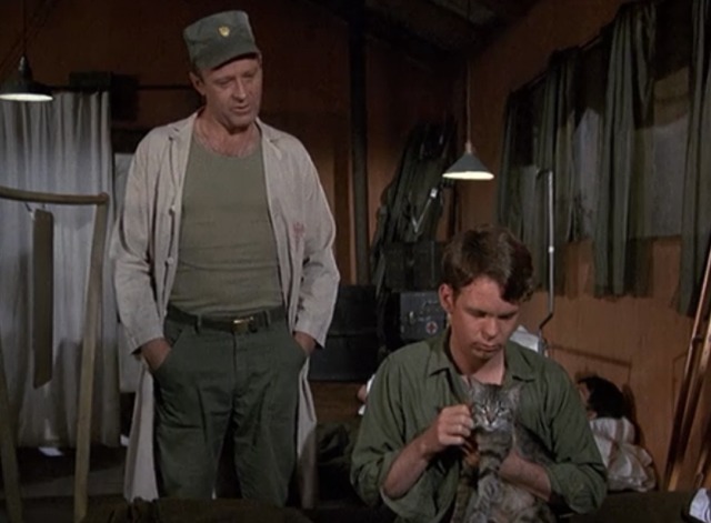 M*A*S*H - Springtime Major Burns Larry Linville talking to soldier Greg Mabrey holding tabby cat Fluffy