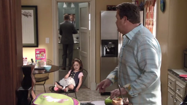 Modern Family - Snip - Larry Frosty cat on Lily Aubrey Anderson-Emmons lap behind Cameron Eric Stonestreet