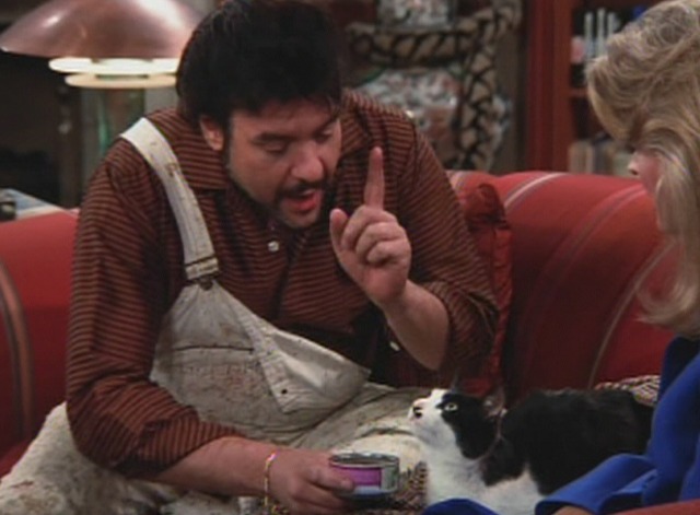 Murphy Brown - Sox and the Single Girl - Eldin tries to get Socks the cat to eat