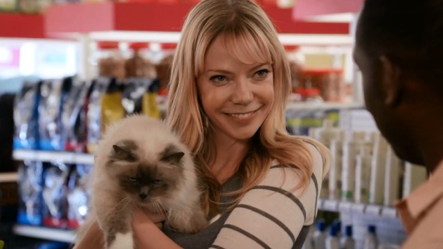 New Girl - The Captain - Kylie Riki Lindhome holding Himalayan cat Fatty