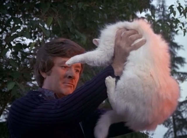 Night Gallery - Last Rites for a Dead Druid - Bruce Bill Bixby holding up white long-haired cat