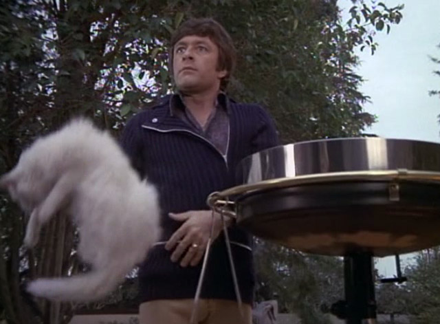 Night Gallery - Last Rites for a Dead Druid - Bruce Bill Bixby dropping white long-haired cat beside barbecue grill