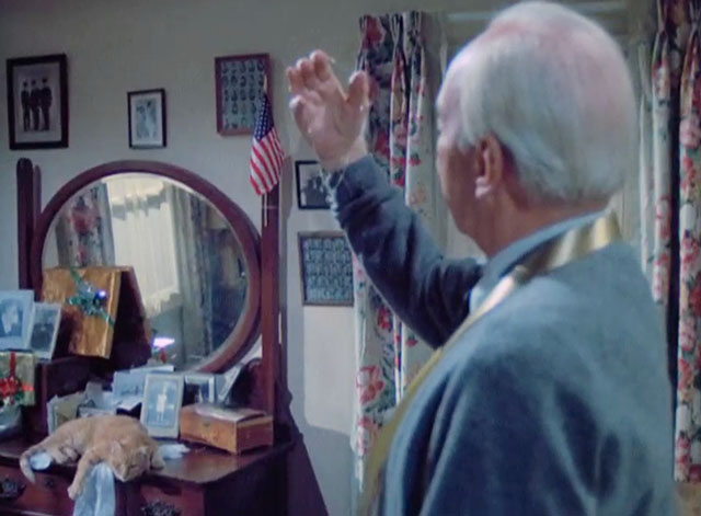 Police Woman - Merry Christmas Waldo - Lloyd Nolan holding up pearl necklace with ginger tabby cat Harry lying on dresser