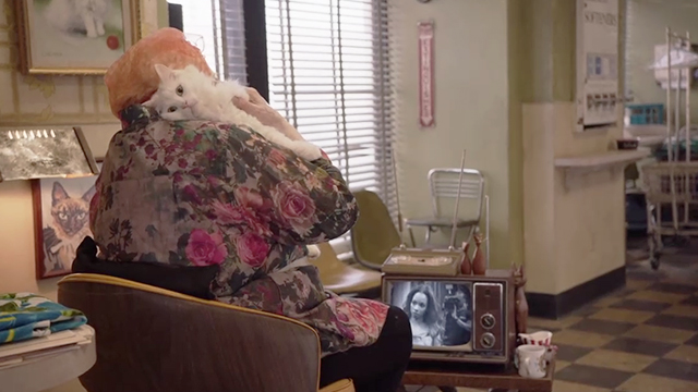 Shameless - Own Your Sh*t - Etta June Squibb in laundromat holding white cat over shoulder