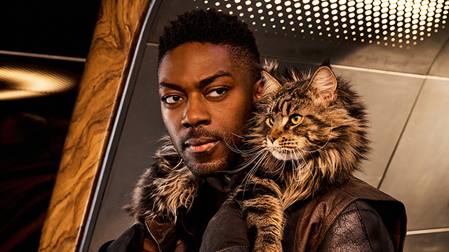 Star Trek: Discovery - That Hope is You - Cleveland Booker David Ajala with large longhaired tabby cat Grudge
