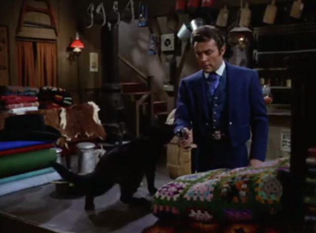 The Wild Wild West - The Night of the Wolf - black cat sniffing James West Robert Conrad gun