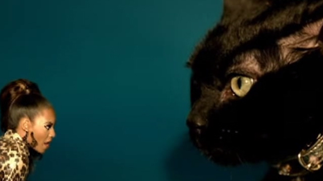 Beyoncé - Kitty Kat - Beyoncé with giant black cat
